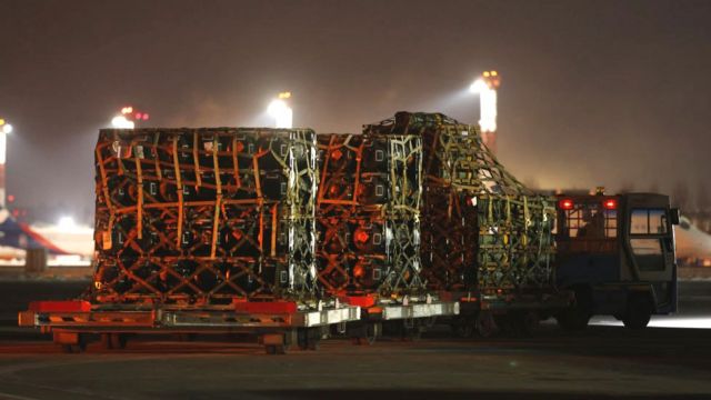 عکسی از ورود تسلیحات آمریکایی به اوکراین در ماه ژانویه