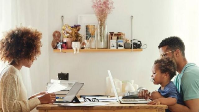 கொரோனா வைரஸ்:வீட்டில் இருந்து பணியாற்றுவதை பலர் விரும்ப என்ன காரணம் ?