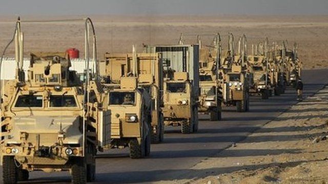 Veículos americanos deixam o Iraque