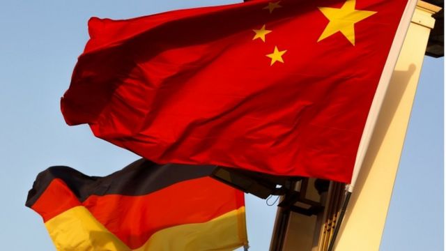 Profile picture The national flags of the two countries on Tiananmen Square before Merkel's visit to China