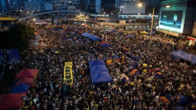 中国两维权人士声援香港“占中”获重刑 - BBC News 中文