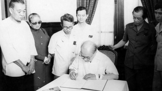 Ông Bùi Tín với Tổng Bí thư Đảng Cộng sản Việt nam, Chủ tịch nước Việt nam năm 1986 Trường Chinh