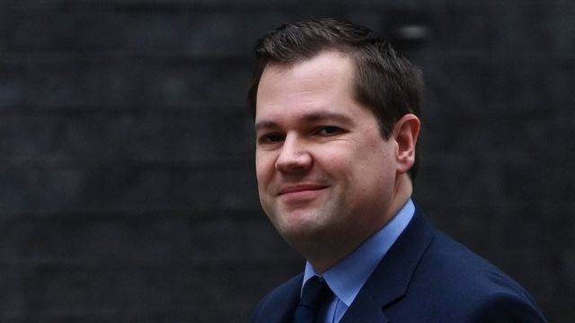 英移民担当相が辞任 不法入国者のルワンダ移送法案に与党右派が不満 BBCニュース