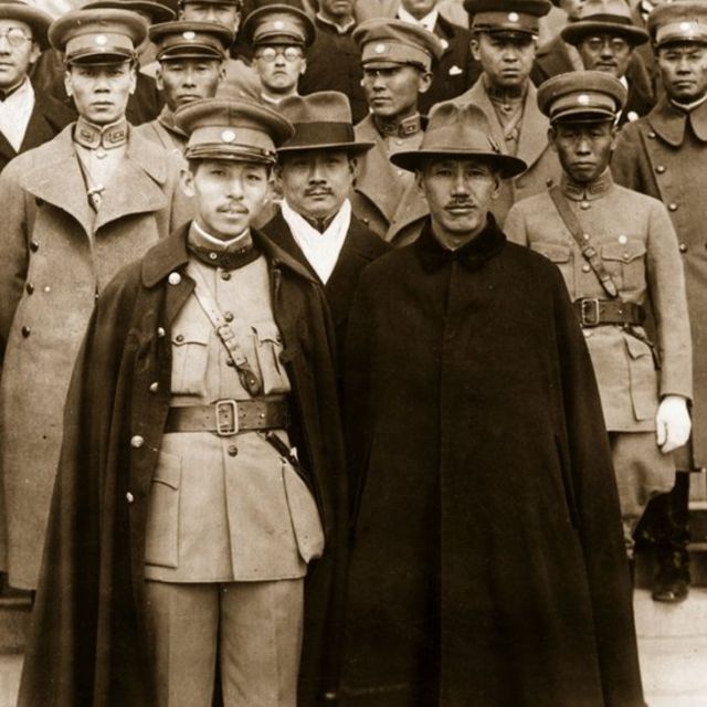 Trương Học Lương (trái) và Thống chế Tưởng Giới Thạch
