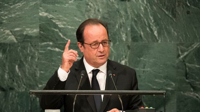 François Hollande a qualifié d' "inadmissibles et insupportables" les violences survenues en RDC et a dénoncé "des exactions venant de l'Etat congolais lui-même".