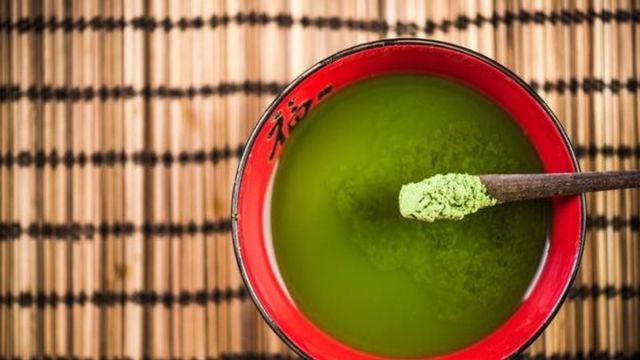 Matcha Nhật Bản: Là một trong những thức uống truyền thống của đất nước hoa anh đào, Matcha Nhật Bản là sự kết hợp tuyệt vời giữa hương vị đắng ngọt và màu xanh tinh tế. Hãy xem hình ảnh liên quan để cảm nhận được tinh hoa trà Matcha đích thực!