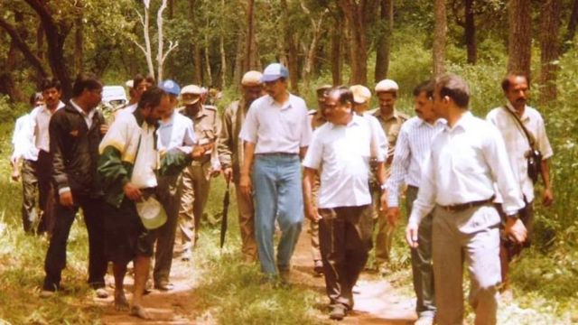 மூர்த்தியை பிடிக்கும் பணியில் தமிழக வனத்துறையினர்