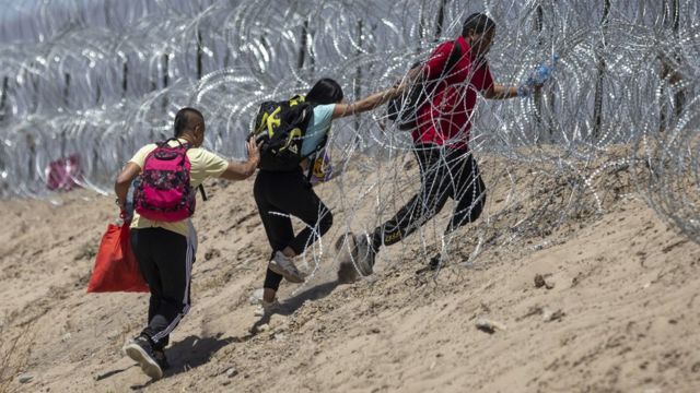 美国移民：《第42条法案》终止，美墨边境弥漫着困惑和混乱(photo:BBC)