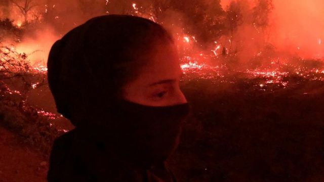 Eduarda in the middle of the fire