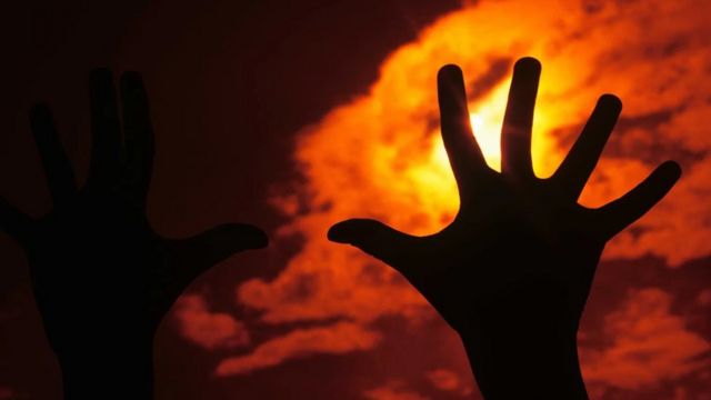 சூரியன் அழிவது போன்ற மாதிரிப் படம்