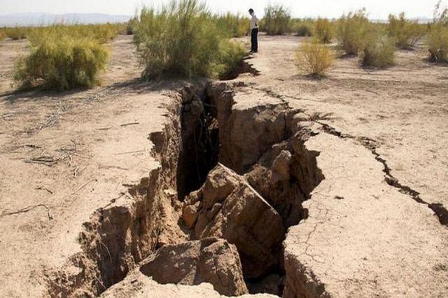 به گفته مقام‌ها از ۶۰۶ دشت ایران، بیش از ۳۰۰ دشت دچار بحران فرونشست هستند