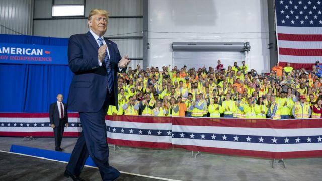 Президент Трамп на выступлении на нефтехимическом заводе возле Питтсбурга