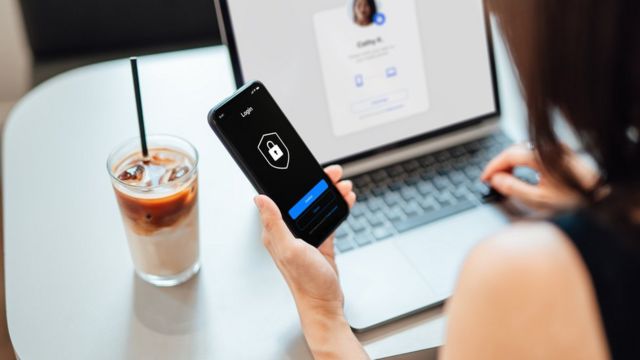 நூதனமாக நடக்கும் ஆன்லைன் மோசடிகளில் இருந்து தப்பிப்பது எப்படி?