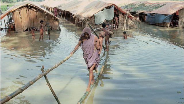 পানিতে নিমজ্জিত শরণার্থী ক্যাম্প