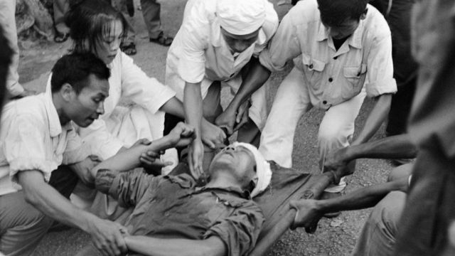自1978年以来，中越边界冲突规模不断扩大。在越南与中国接壤的城镇同登，一名越南边界卫兵被枪杀。（摄于1978年8月25日）
