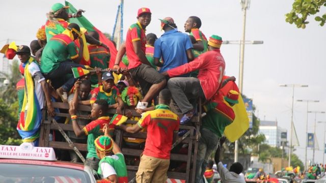 Sur le chemin du stade le jour de la finale, dimanche 05 février, les supporters camerounais mettent l'ambiance