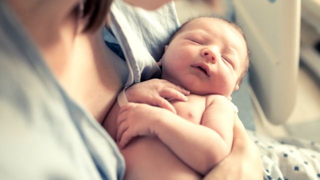 चाळीशी- पन्नाशीत आई होण्याचं प्रमाण वाढलंय?