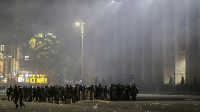 Kırgızistan'da düzenlenen protesto gösterisi