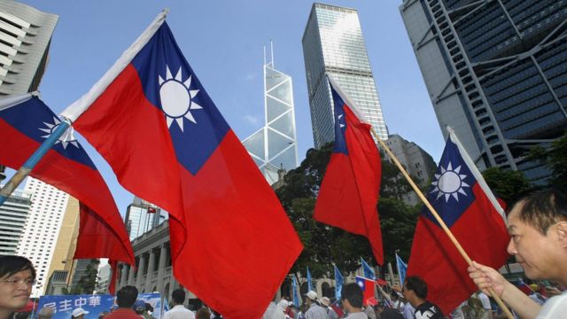 中国国民党支持者在香港中环举起青天白日满地红旗游行（资料图片）