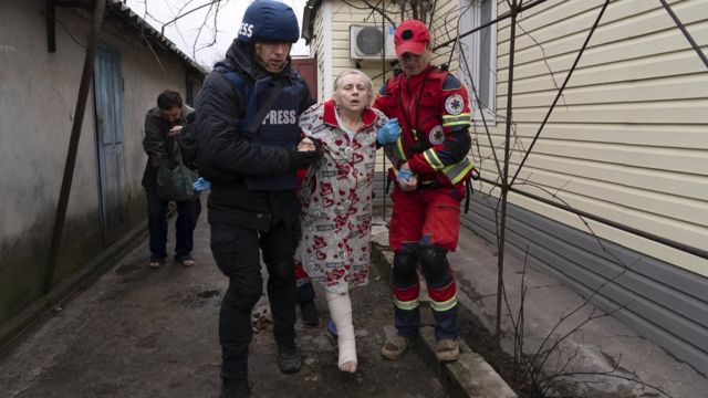 20 дней в Мариуполе: за что украинские фоторепортеры получили