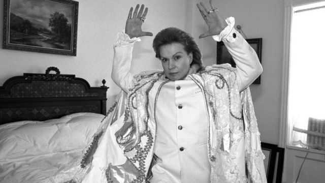 Walter Mercado: Flamboyant TV astrologer adored by millions ...