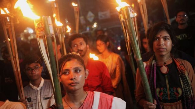 বুয়েট ছাত্রাবাসে ছাত্র হত্যার প্রতিবাদে দানা বাঁধছে বিক্ষোভ