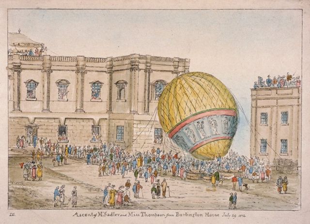 Globo de aire caliente en el patio de Burlington House, Piccadilly, Westminster, London, 1814. Artista: James Gillray