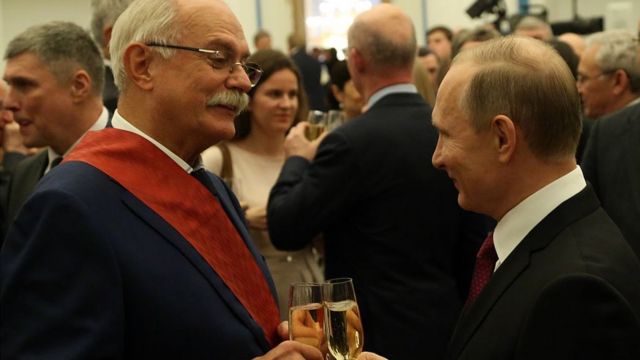 尼基塔·米哈尔科夫（左）是普京总统的热心支持者