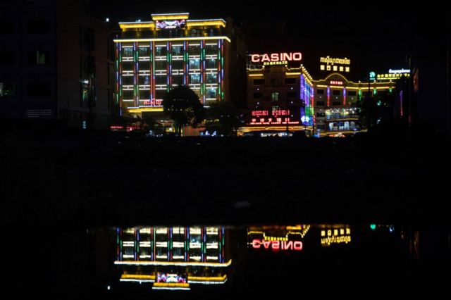 Nhiều người Việt sang Campuchia làm việc trong casino