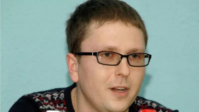 Анатолій Шарій до 2012 року працював журналістом в Україні