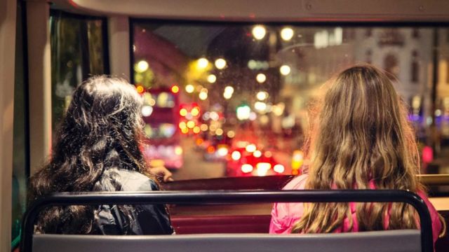 அந்நியர்களுடன் பழகுதல்