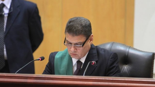 Le juge Mohamed Sirin Fehmi lors du procès de l'ex-président Mohamed Morsi pour espionnage, le 4 janvier 2016.