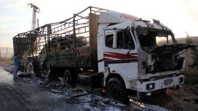 Camión de ayuda humanitaria destruido por bombardeos