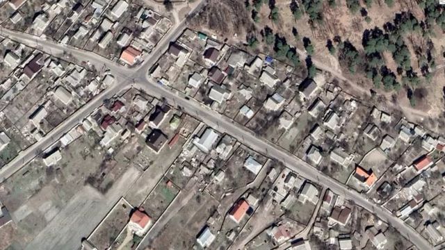 Спутниковая фотография, перекресток и деревенские дома