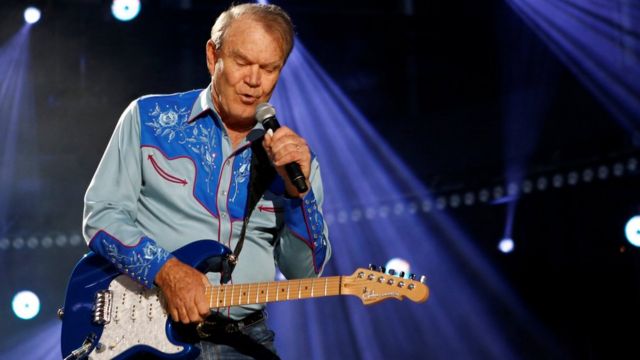 Glen Campbell treedt op tijdens het Country Music Association (CMA) Music Festival in Nashville, Tennessee op 7 juni, 2012