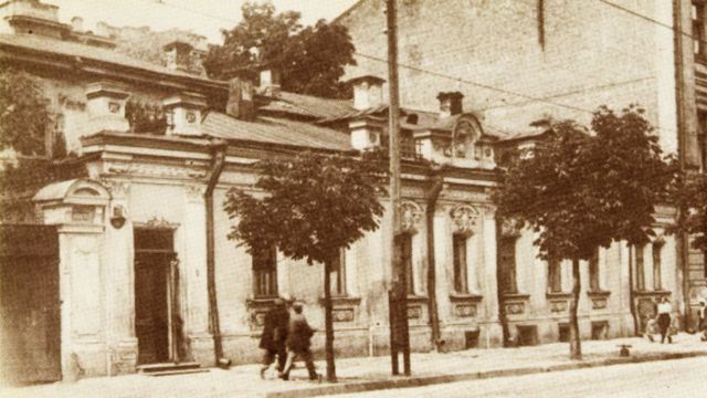 В цьому будинку по Великій Підвальній, 15 засідала в 1917 році Комісія з утворення Українського національного театру