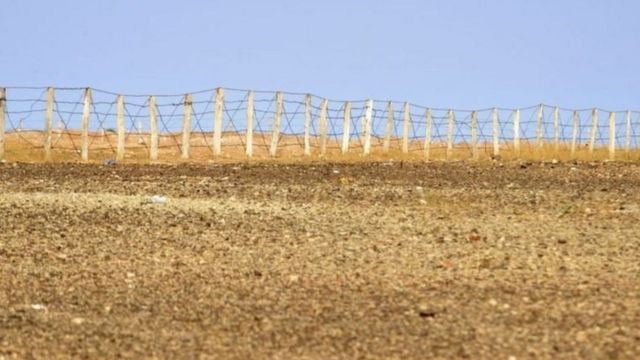 السياج المغربي في منطقة الكركرات التي فجرت أزمة حادة بين المغرب والبوليساريو