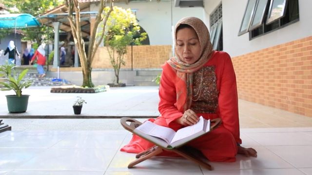 Masriyah Amva Puisi Cinta Sang Nyai Untuk Tuhan Bbc News Indonesia 