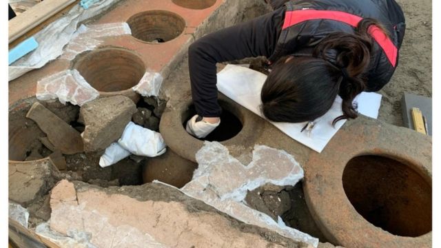 Pompeya | El extraordinario hallazgo de un puesto de "comida rápida" en la ciudad sepultada hace casi 2.000 años por el Vesubio 5 Termopolio