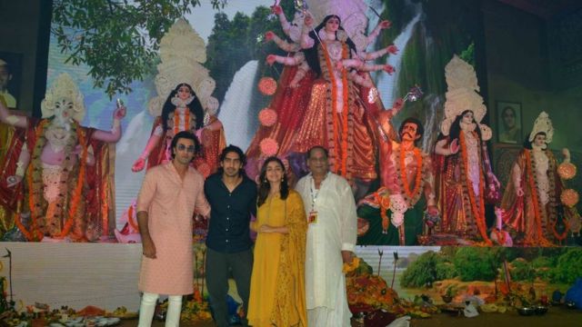 Alia and Ranbir participated in Durga Puja, a Hindu religious ceremony in Mumbai in 2017