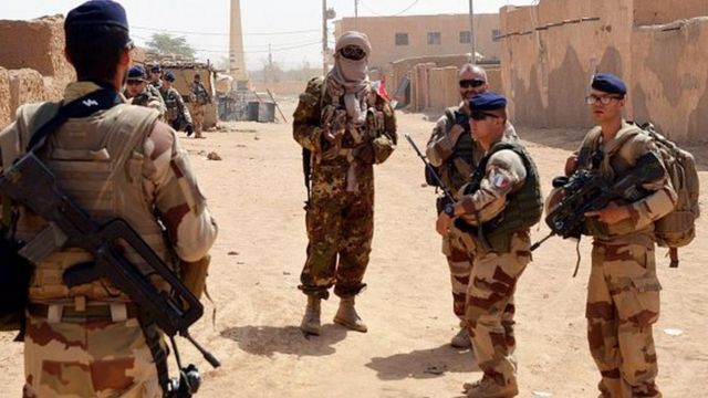 Les attaques armées sont récurrentes dans le nord du Mali, malgré la présence des soldats du Mali, de la France et d'autres pays.