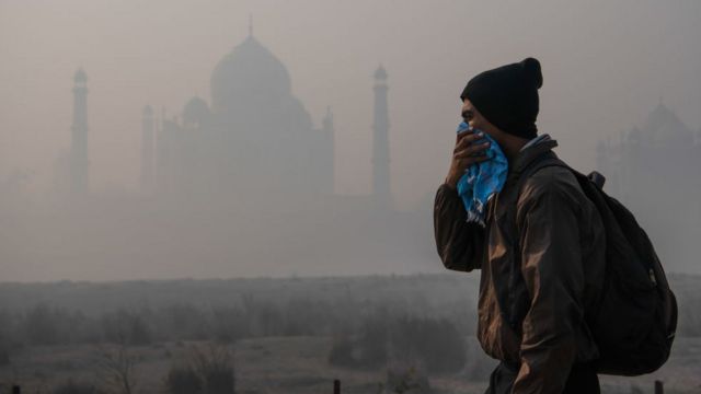 Les scientifiques estiment que la pollution atmosphérique réduit l'espérance de vie mondiale de près de trois ans en moyenne.