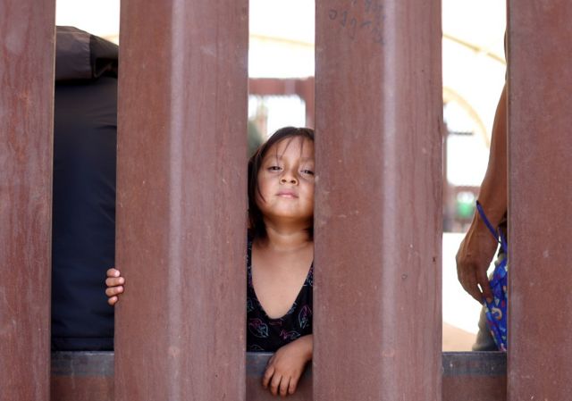 美国移民：《第42条法案》终止，美墨边境弥漫着困惑和混乱(photo:BBC)