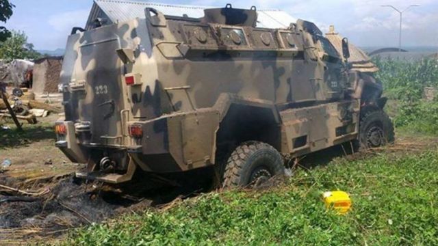 戦闘で破壊された軍の車両（11日、ジュバで）