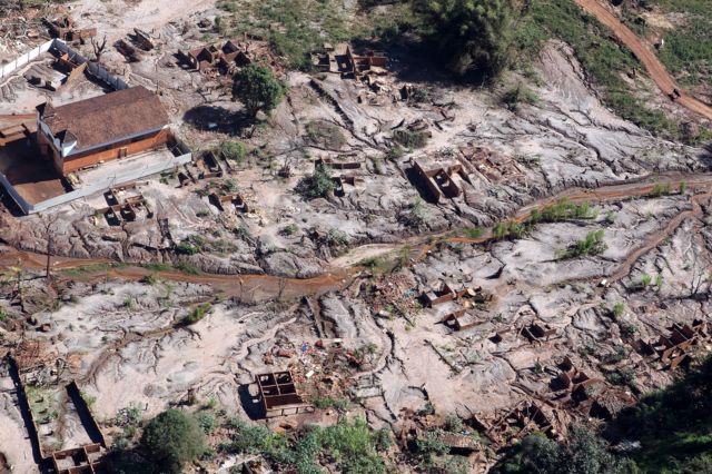 Área atingida pela lama no município de Mariana