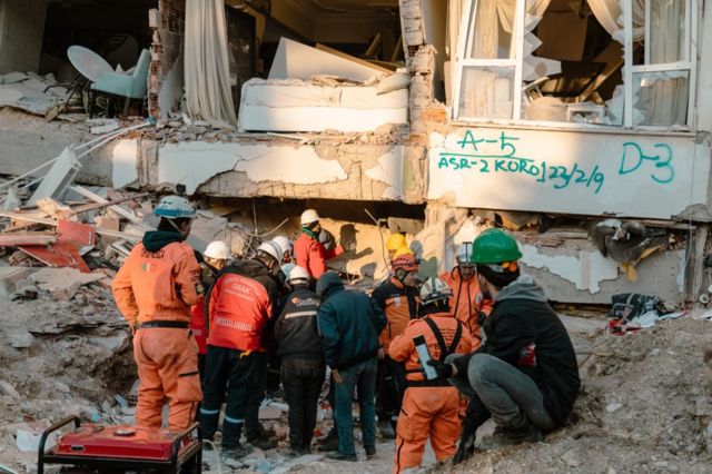 Socorristas de México y EE.UU. en la ciudad de Antakya el 11 de febrero