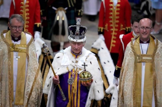 【写真で見る】 英国王チャールズ3世の戴冠式 - BBCニュース