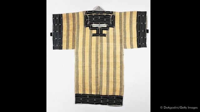 Roupa Ainu tradicional