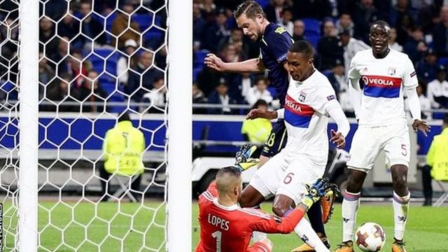 Everton iliosalia na wachezaji 10 uwanjani walidondolewa katika kombe la ligi ya Yuropa baada ya kushindwa na Lyon