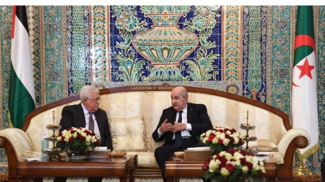 الرئيس الجزائري عبد المجيد تبون ورئيس السلطة الفلسطينية محمود عباس